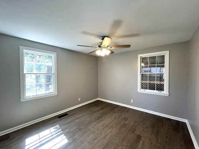 Building Photo - Totally Renovated! Great 2 Bed 1 Bath Home in South Nashville!