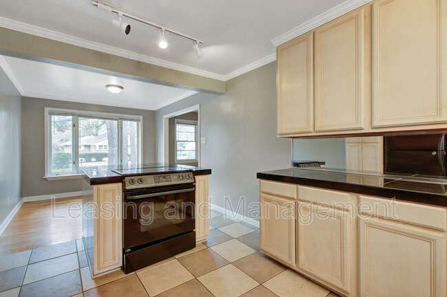 Building Photo - 408 Cleveland St