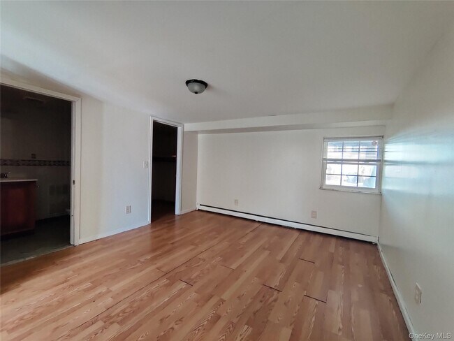 Building Photo - 136 Stringham Rd