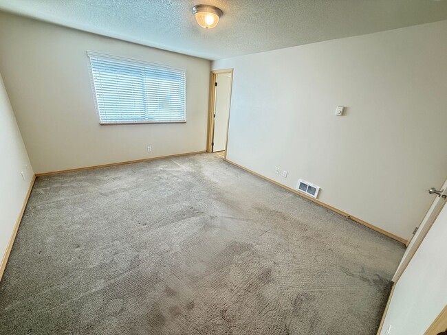 Building Photo - Updated 3 bedroom 2 bath house in Eugene!