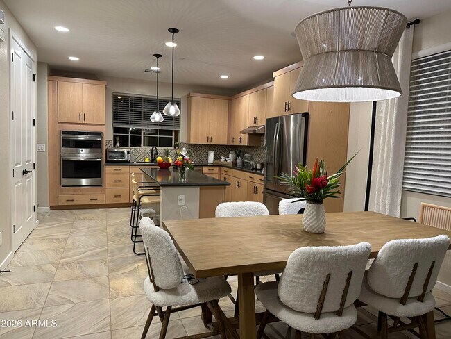 Building Photo - 1663 E Hampton Ln