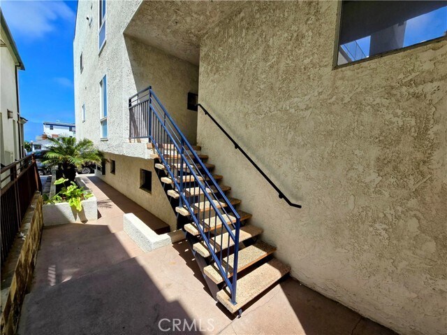 Building Photo - 320 Hermosa Ave