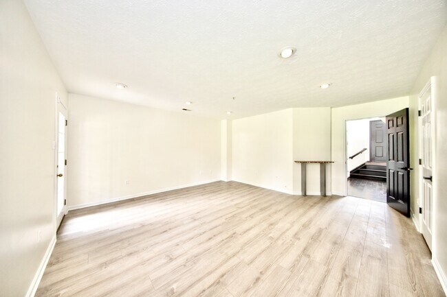 Building Photo - Modern Comfort Meets Everyday Convenience in this Stunning Forest Hill Townhome with 3 Beds & 3.5...