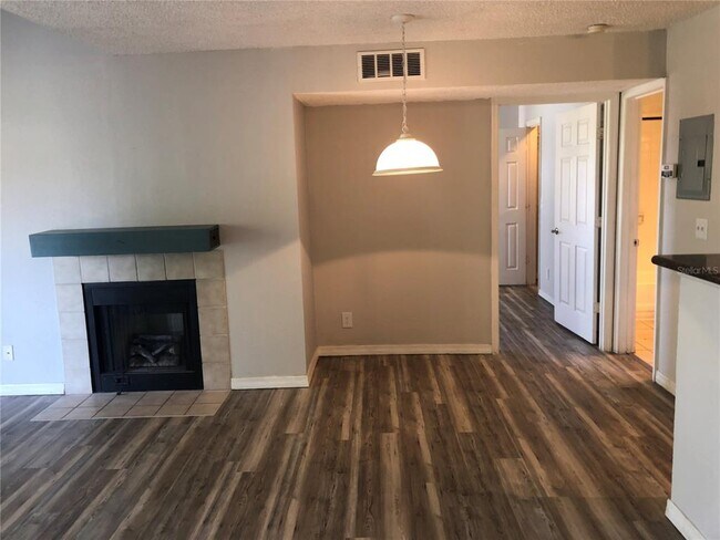 Building Photo - 420 Forestway Cir