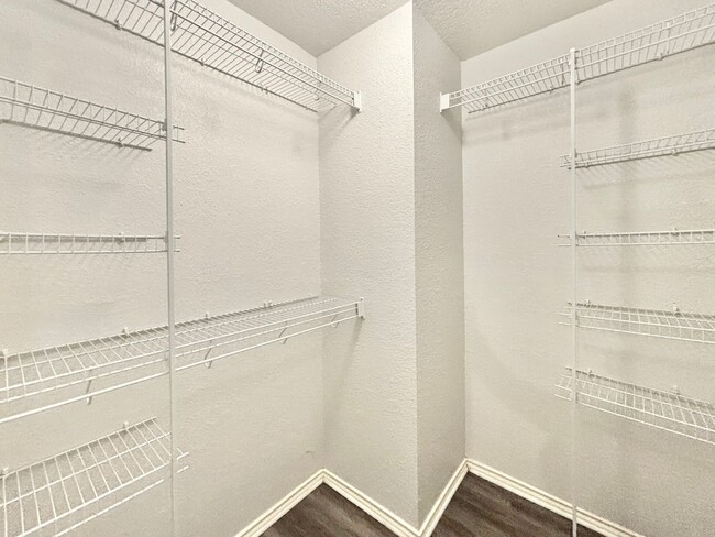 Building Photo - 13030 Peregrine-