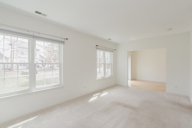 Building Photo - 1217 N Village Dr