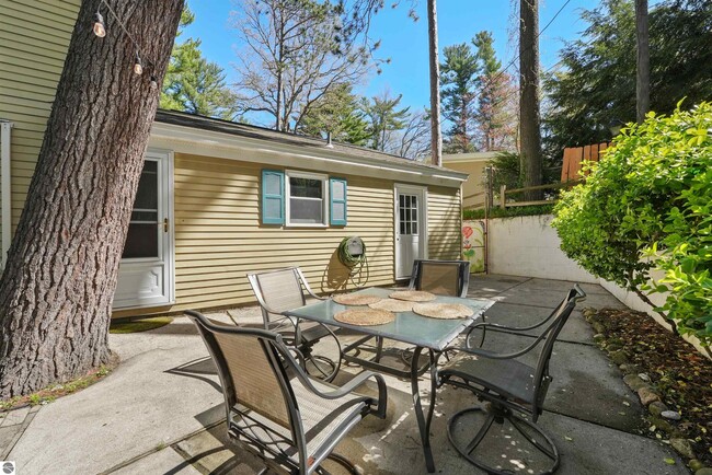 Building Photo - 1310 Peninsula Ct