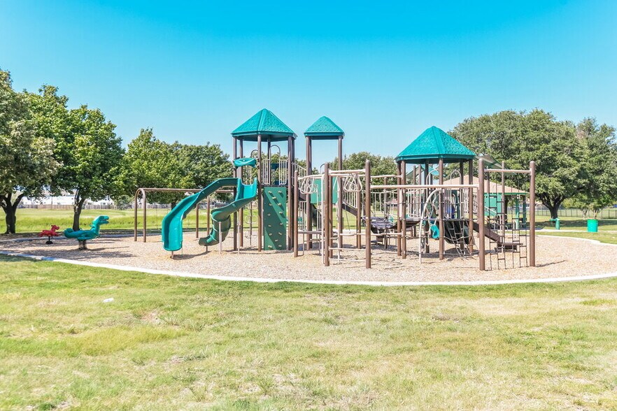 Building Photo - 2733 Forest Creek Dr