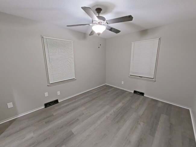 Building Photo - Lovely 3 bedroom/1.5 bath home with one car garage and finished basement.