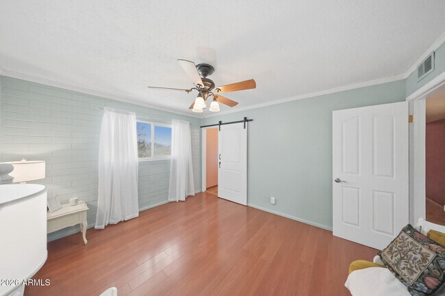 Building Photo - 2302 W Berridge Ln