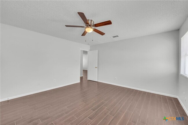 Building Photo - 4300 Beach Ball Dr