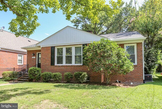 Building Photo - 1213 Stafford Ave