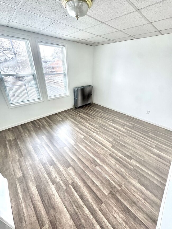 Building Photo - THREE BEDROOM IN WEST BETHLHEM