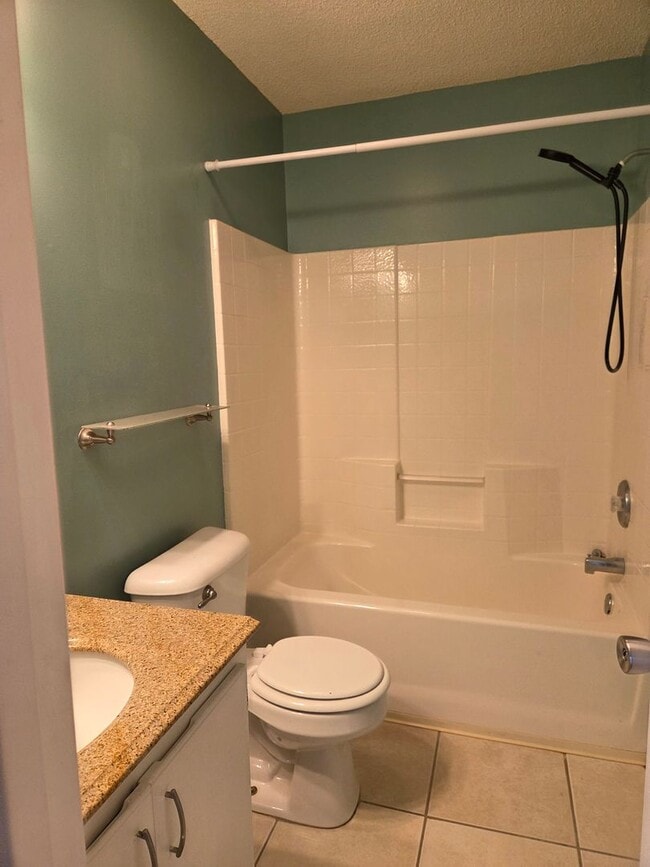 Building Photo - 3 Bedroom 2 bath fenced back yard in a quiet neighborhood!!