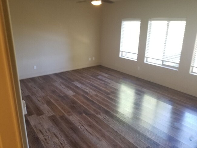 Building Photo - Beautiful, Pet Friendly, Multi-level, 2110 sqft, Luxury Townhouse w/A/C! 3 Bed, 2.5 Bath, + Loft ...