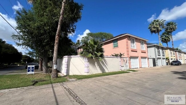 Building Photo - 144 Country Club Rd