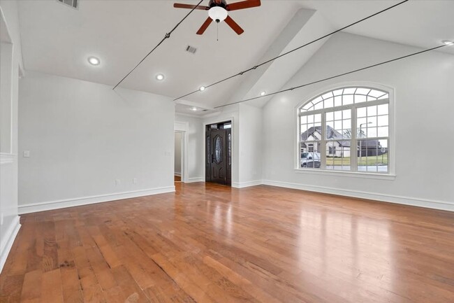Building Photo - 4217 Lochmoor Cir