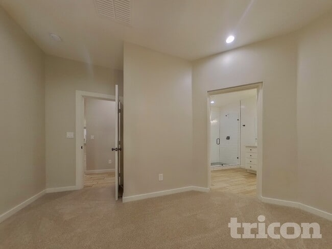 Building Photo - 109 E Mountain View Dr