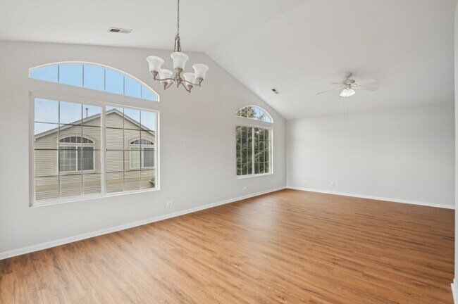 Building Photo - 2333 Summerlin Dr