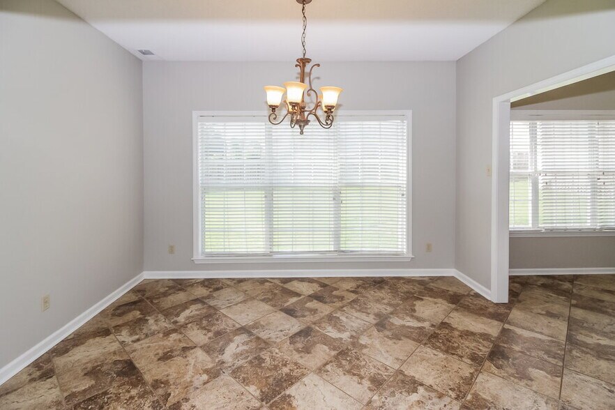 Building Photo - 15 Austin Cir