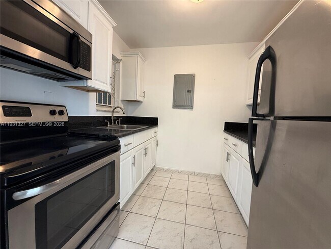 Building Photo - 1337 NW 1st St