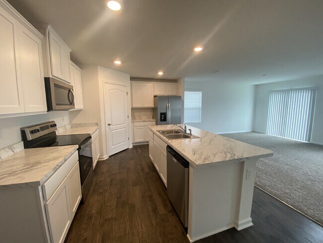 Building Photo - Beautiful 4-Bedroom Home in Cross Creek – Resort-Style Amenities & Convenient Clay County Location!