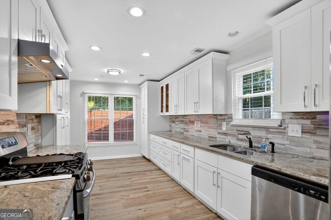 Building Photo - 1308 Gates Cir SE