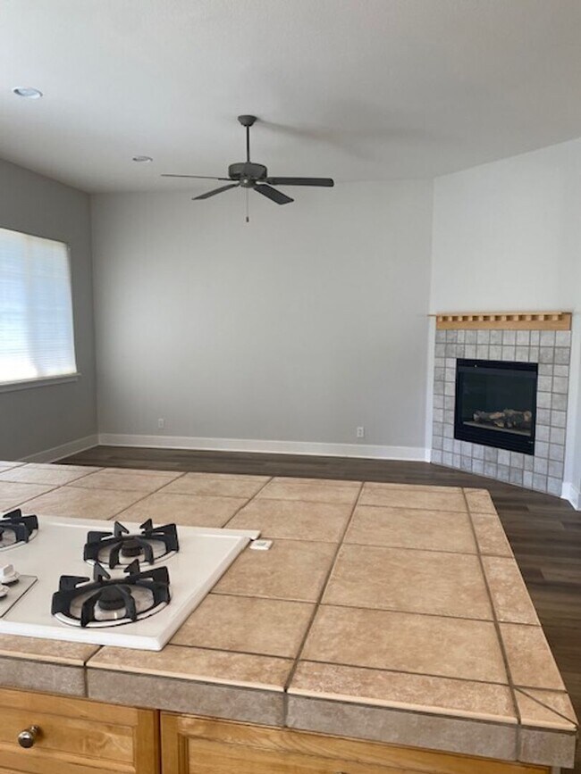 Building Photo - Sweet, perfect 10 located in Caughlin Ranc...