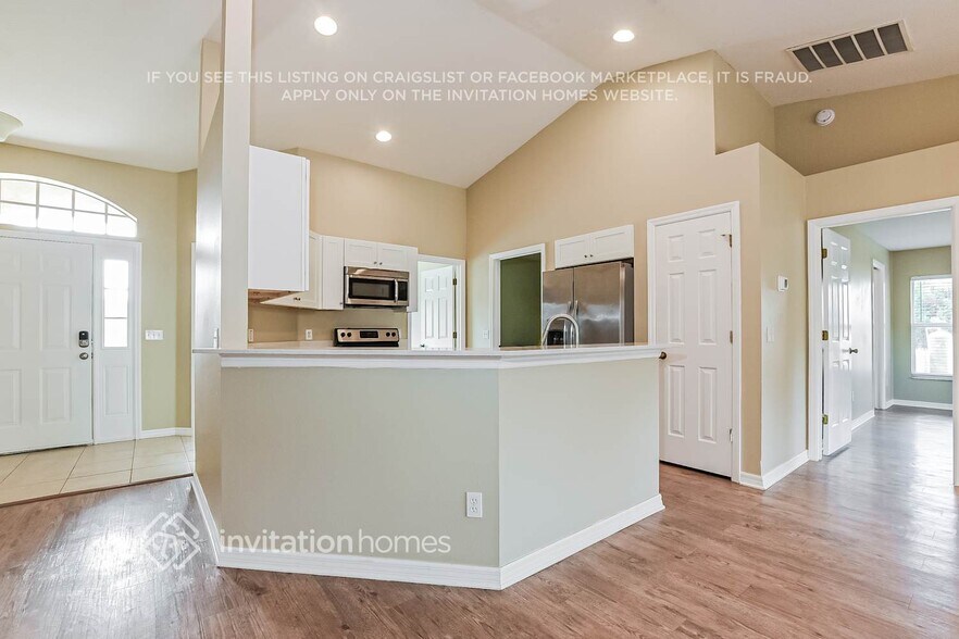 Building Photo - 70 Crystal Dr