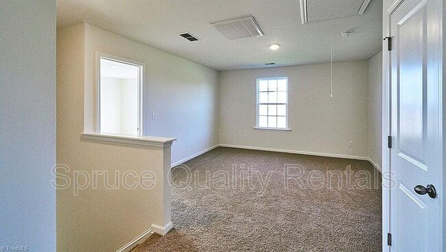 Building Photo - 958 Bosemon St
