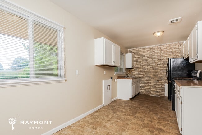 Building Photo - 306 Stubbs Dr