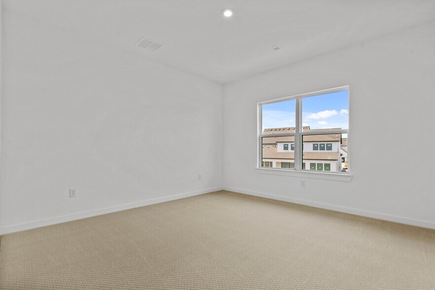 Building Photo - 2201 Vittoria Vw