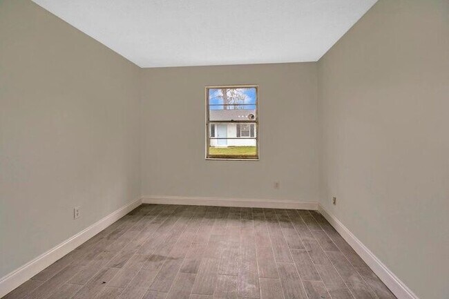 Building Photo - 3080 Martin Ave
