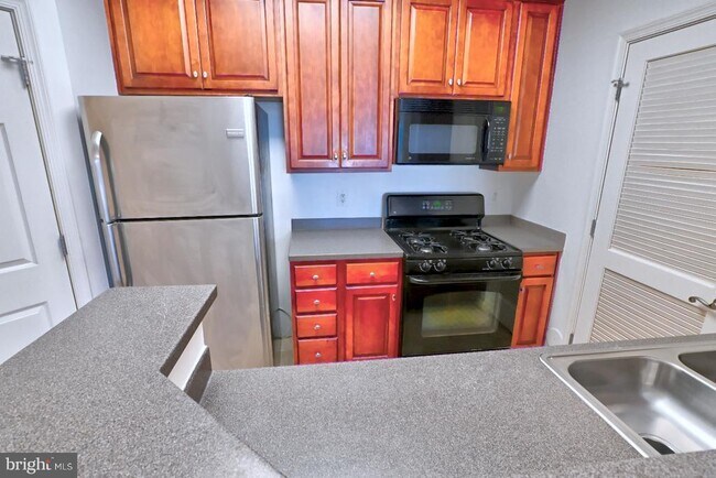 Building Photo - 21216 McFadden Square