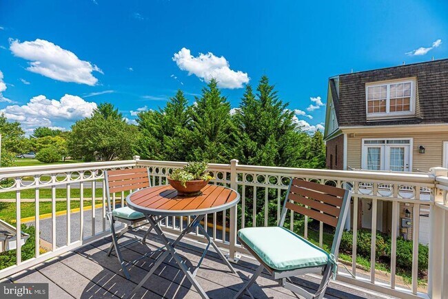 Building Photo - 10202 Woodthrush Dr
