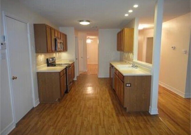 Building Photo - 1414 Lochspring Dr