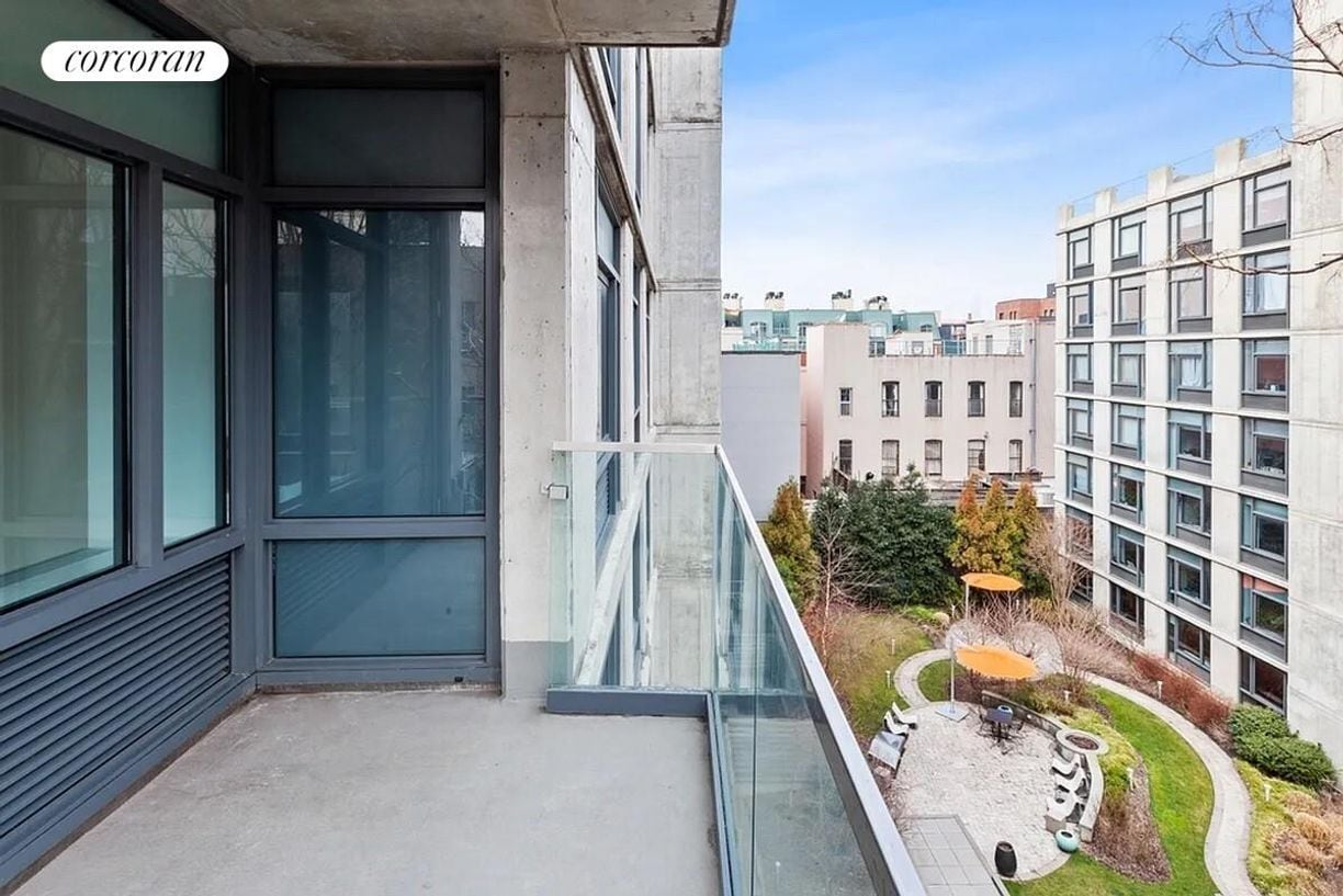 Building Photo - 247 N 7th St