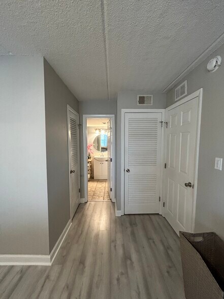 Building Photo - 5304 W Kennedy Blvd