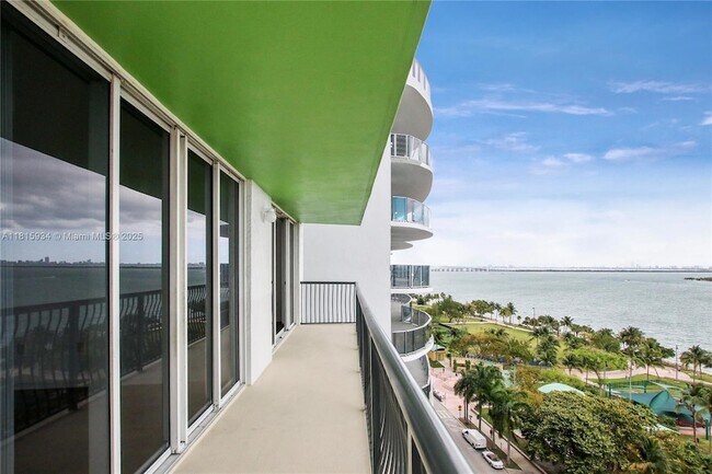Building Photo - 1756 N Bayshore Dr