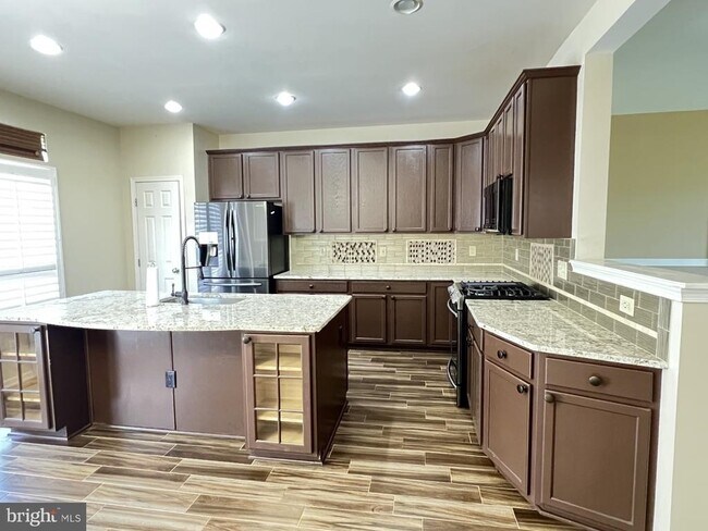 Building Photo - 2153 Potomac Club Pkwy