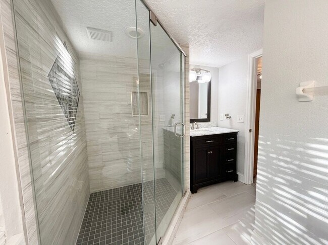 Building Photo - Killarney Bay Condo - 150-5 - Killarney Bay Condo - 150-5