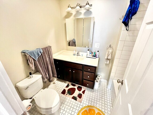 Building Photo - Varsity Management