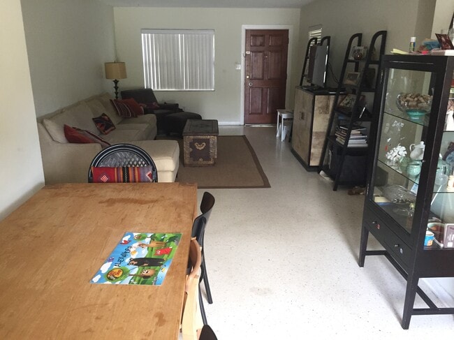 Building Photo - 515 E Miller St