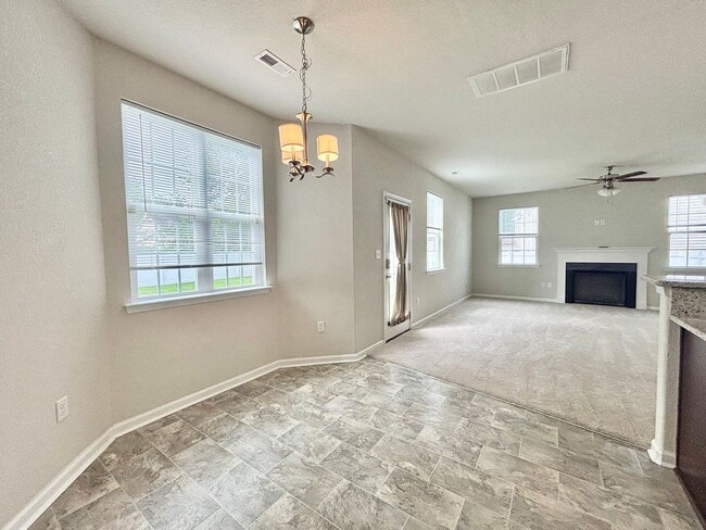 Building Photo - Beautiful 4 Bedroom Home In Chesapeake!