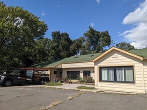 Building Photo - Now Available Price Reduced- Pet Friendly-  3-Bedroom 2 Bath Pet Friendly Home in Manassas, Avail...