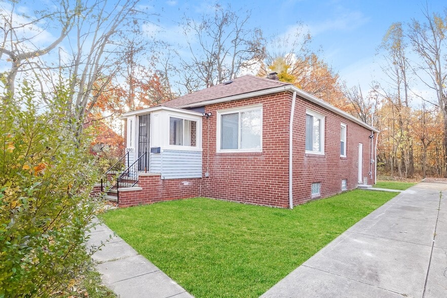 Building Photo - 12901 Kadel Ave