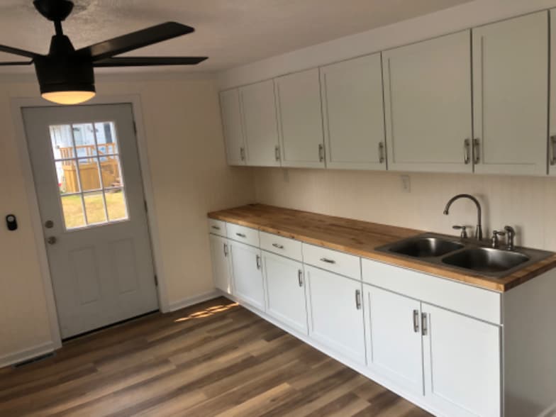 Building Photo - 133 Lakeside Dr