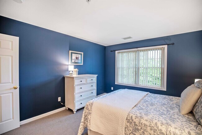 Building Photo - 65 Fordway Extension