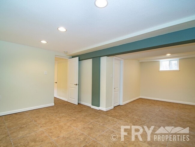 Building Photo - Classic bungalow with modern finishes in burgeoning Regis neighborhood.