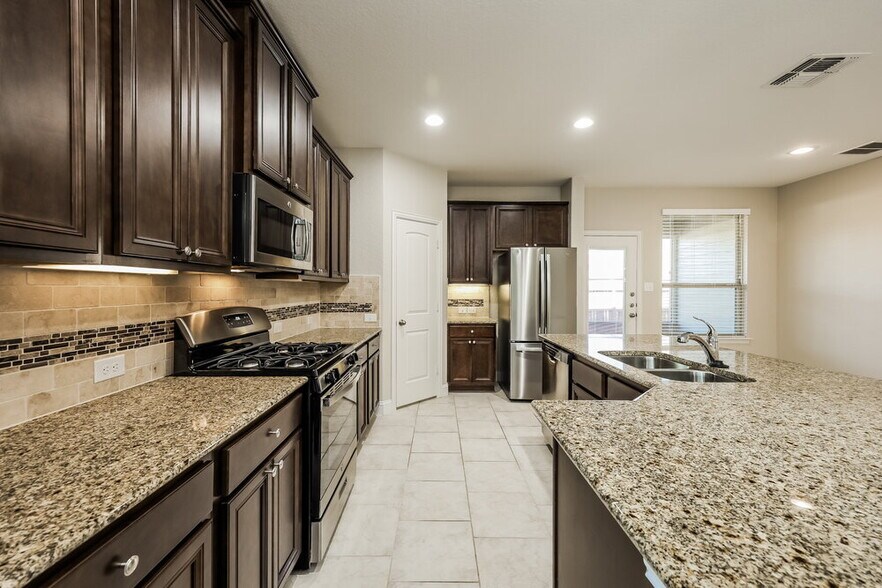 Building Photo - 9603 Bricewood Oak